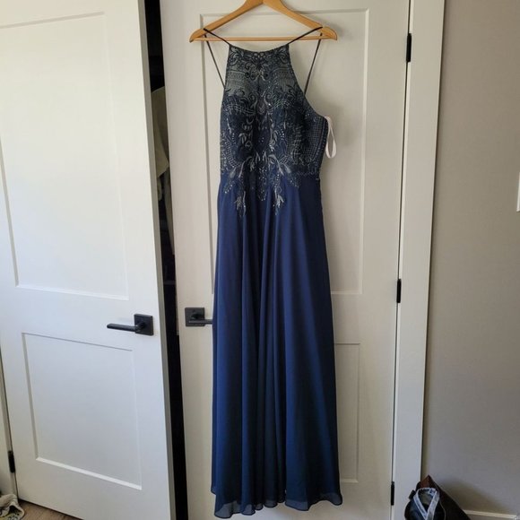 Prom Dress/ Gown - Picture 2 of 4